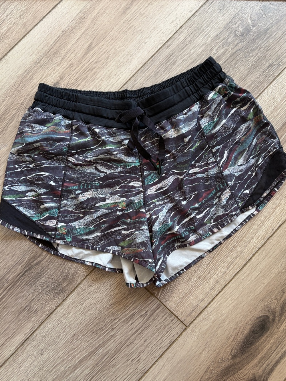 Lululemon Women's Multicolor Wave-Print Athletic Shorts with Black Waist